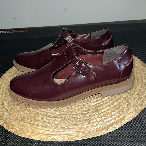 Clarks Patent Leather Academia Loafer Size 7.5 - Picture 5 of 12